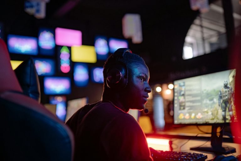 Best Gaming Headsets with Noise-Isolating Microphones