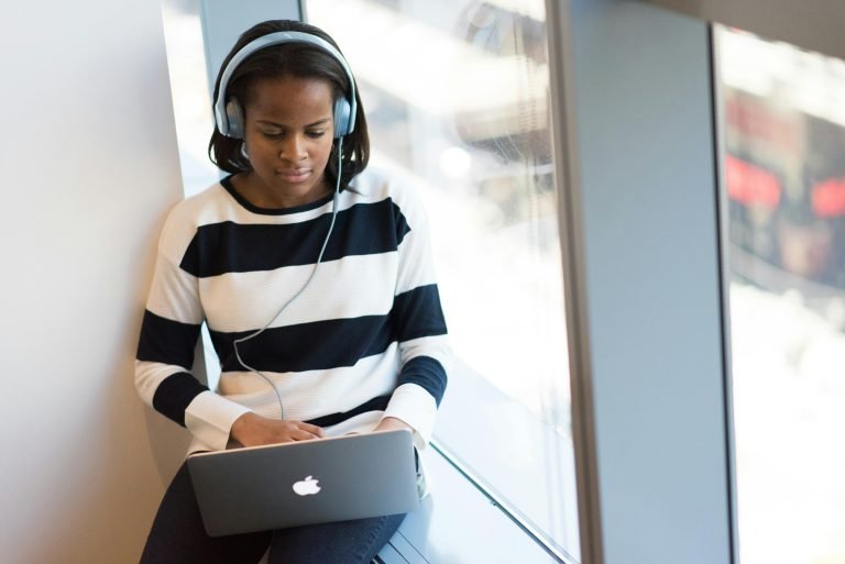 Best Noise-Cancelling Headphones with Customizable Sound