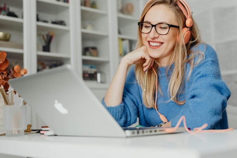 Top Headsets for E-learning Content Creators